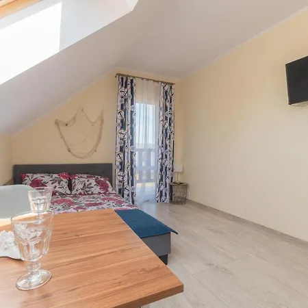 ホームステイ Bursztynek Goscinne